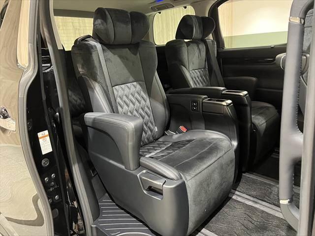 アルファード ２．５Ｓ　Ｃパッケージ　サンルーフ　１０インチメモリーナビ　禁煙車　レーダークルーズコントロール　両側パワースライドドア　電動リアゲート　フルセグＴＶ　バックカメラ　ＬＥＤヘッドライト　ハーフレザーシート　衝突軽減ブレーキ（12枚目）