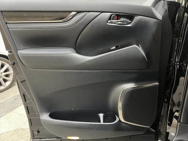 アルファード ２．５Ｓ　Ｃパッケージ　サンルーフ　１０インチメモリーナビ　禁煙車　レーダークルーズコントロール　両側パワースライドドア　電動リアゲート　フルセグＴＶ　バックカメラ　ＬＥＤヘッドライト　ハーフレザーシート　衝突軽減ブレーキ（63枚目）