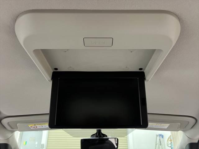 セレナ ｅ－パワー　ハイウェイスターＶ　純正９インチナビ　プロパイロット　全方位カメラ　両側パワースライドドア　リヤフリップダウンモニター　シートヒーター　ＬＥＤヘッドライト　禁煙車　ＥＴＣ　ドラレコ　パーキングアシスト　障害物センサー（4枚目）