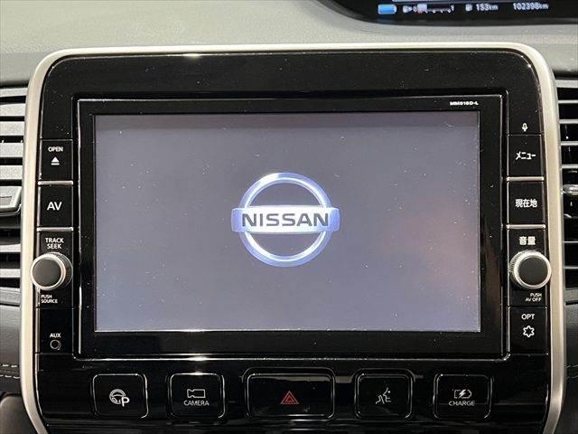 セレナ ｅ－パワー　ハイウェイスターＶ　純正９インチナビ　プロパイロット　全方位カメラ　両側パワースライドドア　リヤフリップダウンモニター　シートヒーター　ＬＥＤヘッドライト　禁煙車　ＥＴＣ　ドラレコ　パーキングアシスト　障害物センサー（5枚目）