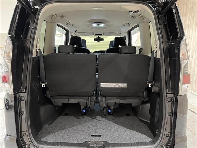 セレナ ｅ－パワー　ハイウェイスターＶ　純正９インチナビ　プロパイロット　全方位カメラ　両側パワースライドドア　リヤフリップダウンモニター　シートヒーター　ＬＥＤヘッドライト　禁煙車　ＥＴＣ　ドラレコ　パーキングアシスト　障害物センサー（11枚目）