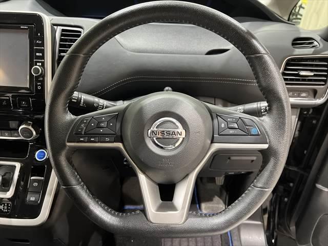 セレナ ｅ－パワー　ハイウェイスターＶ　純正９インチナビ　プロパイロット　全方位カメラ　両側パワースライドドア　リヤフリップダウンモニター　シートヒーター　ＬＥＤヘッドライト　禁煙車　ＥＴＣ　ドラレコ　パーキングアシスト　障害物センサー（12枚目）