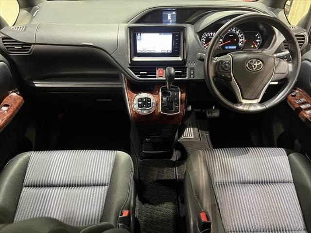 ヴォクシー ZS 煌 セーフティセンス 禁煙車 純正SDナビ フリップダウンモニター フルセグTV 衝突軽減ブレーキ バックカメラ Bluetooth LEDヘッドライト スマートキー オートマチックハイビーム(3枚目)