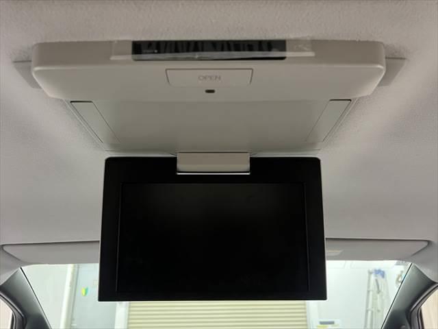 ヴォクシー ZS 煌 セーフティセンス 禁煙車 純正SDナビ フリップダウンモニター フルセグTV 衝突軽減ブレーキ バックカメラ Bluetooth LEDヘッドライト スマートキー オートマチックハイビーム(4枚目)