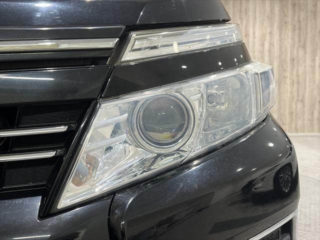 ヴォクシー ZS 煌 セーフティセンス 禁煙車 純正SDナビ フリップダウンモニター フルセグTV 衝突軽減ブレーキ バックカメラ Bluetooth LEDヘッドライト スマートキー オートマチックハイビーム(24枚目)