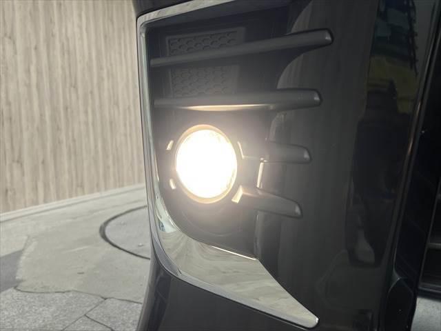 ヴォクシー ZS 煌 セーフティセンス 禁煙車 純正SDナビ フリップダウンモニター フルセグTV 衝突軽減ブレーキ バックカメラ Bluetooth LEDヘッドライト スマートキー オートマチックハイビーム(33枚目)