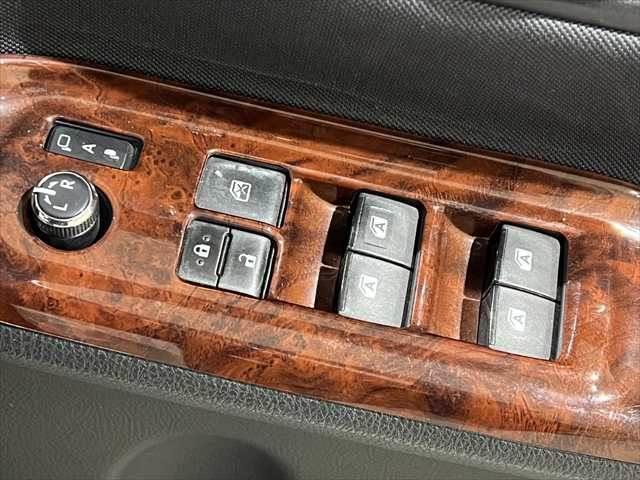 ヴォクシー ZS 煌 セーフティセンス 禁煙車 純正SDナビ フリップダウンモニター フルセグTV 衝突軽減ブレーキ バックカメラ Bluetooth LEDヘッドライト スマートキー オートマチックハイビーム(43枚目)