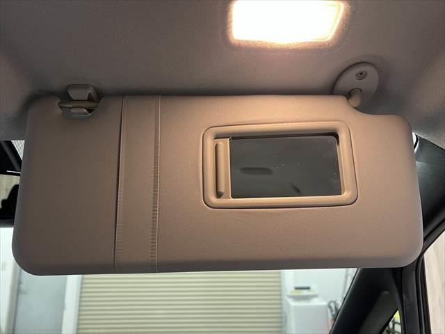 ヴォクシー ZS 煌 セーフティセンス 禁煙車 純正SDナビ フリップダウンモニター フルセグTV 衝突軽減ブレーキ バックカメラ Bluetooth LEDヘッドライト スマートキー オートマチックハイビーム(47枚目)