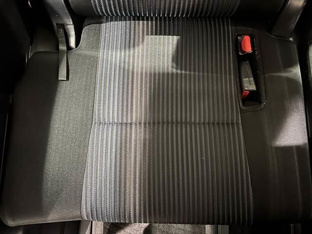 ヴォクシー ZS 煌 セーフティセンス 禁煙車 純正SDナビ フリップダウンモニター フルセグTV 衝突軽減ブレーキ バックカメラ Bluetooth LEDヘッドライト スマートキー オートマチックハイビーム(55枚目)