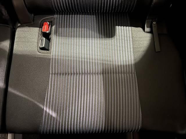 ヴォクシー ZS 煌 セーフティセンス 禁煙車 純正SDナビ フリップダウンモニター フルセグTV 衝突軽減ブレーキ バックカメラ Bluetooth LEDヘッドライト スマートキー オートマチックハイビーム(63枚目)