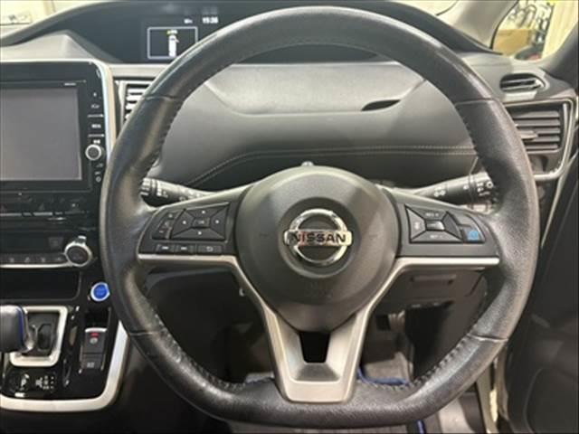 セレナ ｅ－パワー　ハイウェイスターＶ　プロパイロット　純正９インチナビ　禁煙車（12枚目）