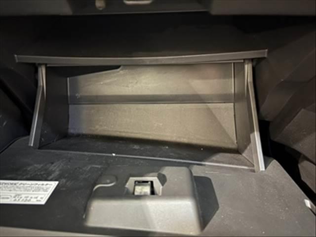 セレナ ｅ－パワー　ハイウェイスターＶ　プロパイロット　純正９インチナビ　禁煙車（42枚目）