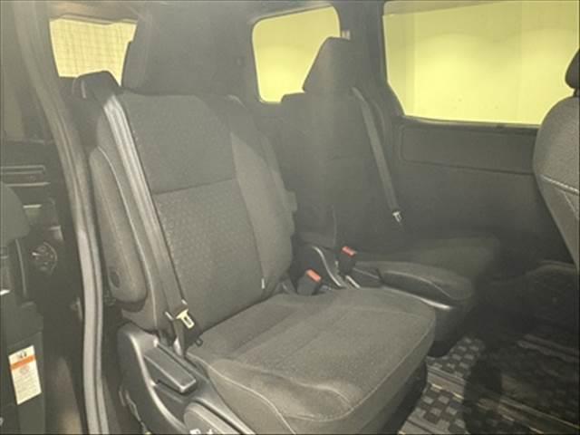 ヴォクシー V トヨタセーフティセンス 純正SDナビ 禁煙車(9枚目)