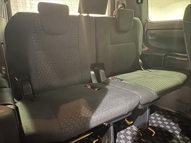 ヴォクシー V トヨタセーフティセンス 純正SDナビ 禁煙車(10枚目)