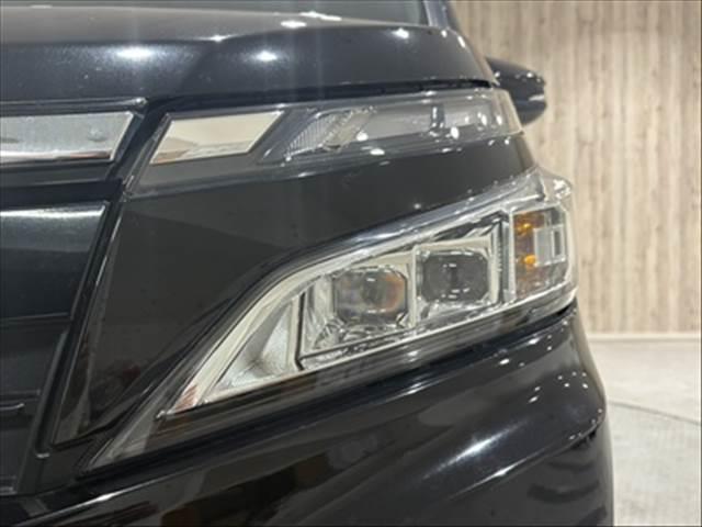 ヴォクシー V トヨタセーフティセンス 純正SDナビ 禁煙車(22枚目)