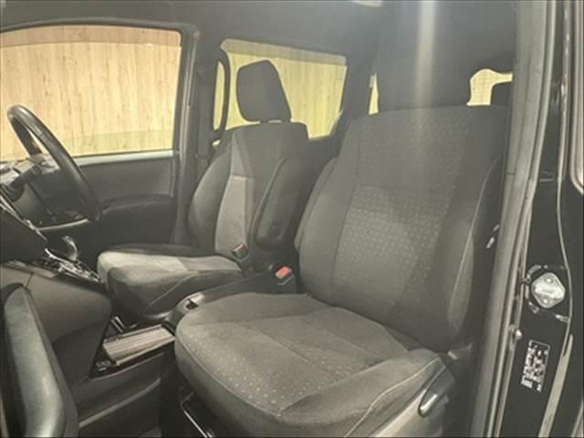 ヴォクシー V トヨタセーフティセンス 純正SDナビ 禁煙車(32枚目)