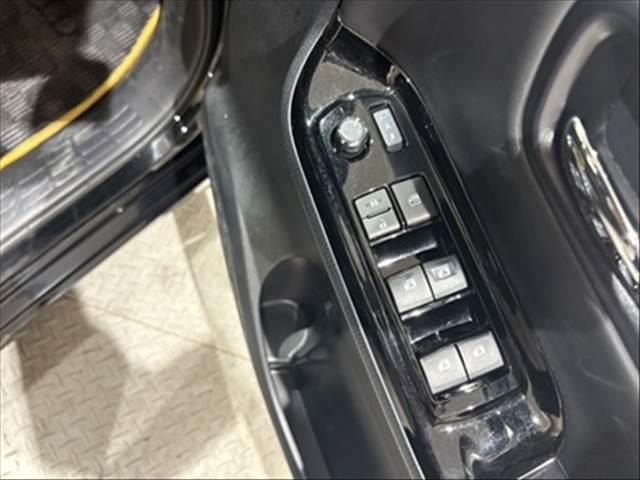 ヴォクシー V トヨタセーフティセンス 純正SDナビ 禁煙車(39枚目)