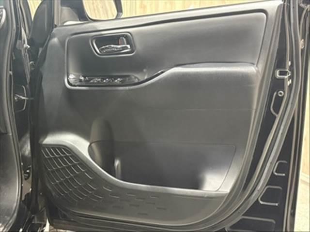 ヴォクシー V トヨタセーフティセンス 純正SDナビ 禁煙車(47枚目)