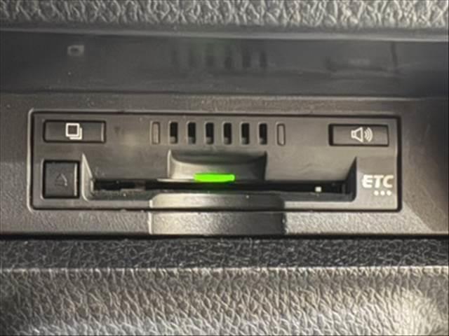 ヴォクシー V トヨタセーフティセンス 純正SDナビ 禁煙車(64枚目)