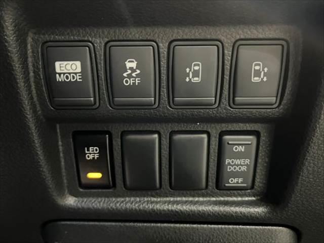 エルグランド 250ハイウェイスター メーカーナビ アラウンドビューモニター フルセグTV 禁煙車 HIDヘッドライト 両側パワースライドドア シートヒーター Bluetooth ETC クリアランスソナー 1500W給電 純正18インチ(7枚目)