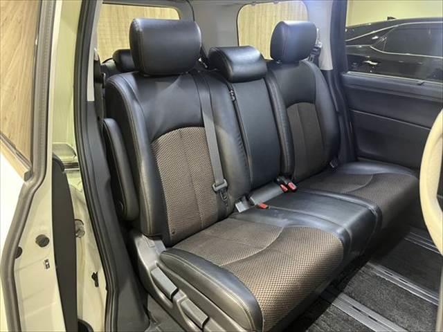 エルグランド 250ハイウェイスター メーカーナビ アラウンドビューモニター フルセグTV 禁煙車 HIDヘッドライト 両側パワースライドドア シートヒーター Bluetooth ETC クリアランスソナー 1500W給電 純正18インチ(9枚目)