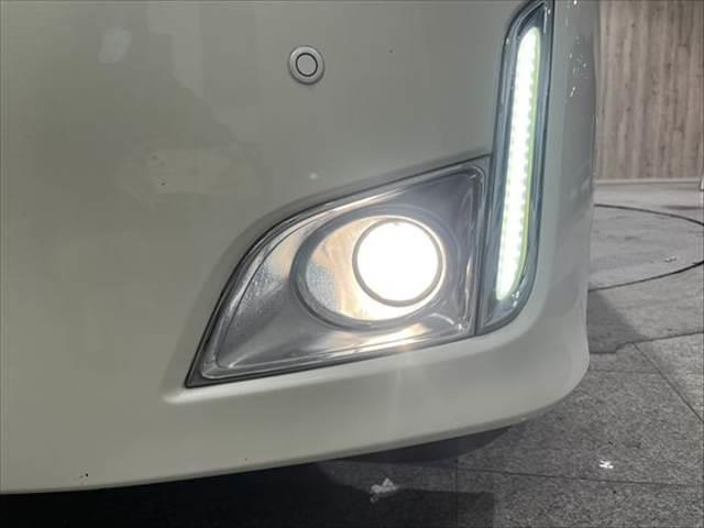 エルグランド 250ハイウェイスター メーカーナビ アラウンドビューモニター フルセグTV 禁煙車 HIDヘッドライト 両側パワースライドドア シートヒーター Bluetooth ETC クリアランスソナー 1500W給電 純正18インチ(14枚目)