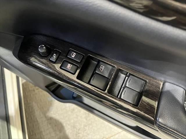 エルグランド 250ハイウェイスター メーカーナビ アラウンドビューモニター フルセグTV 禁煙車 HIDヘッドライト 両側パワースライドドア シートヒーター Bluetooth ETC クリアランスソナー 1500W給電 純正18インチ(45枚目)