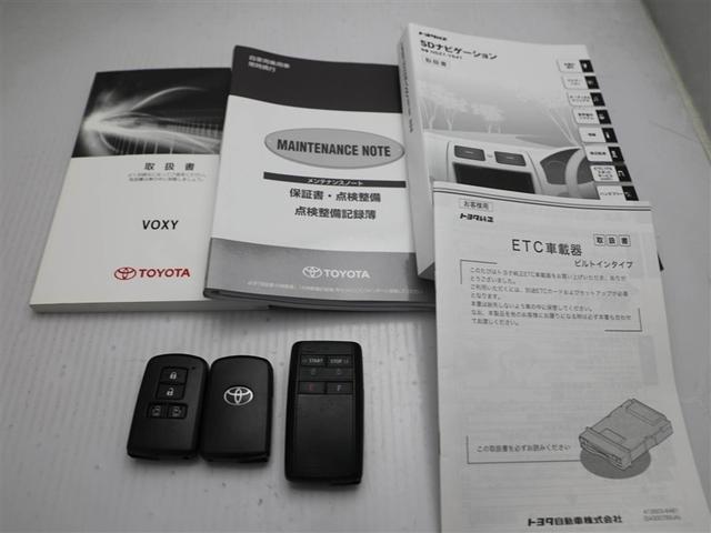 ヴォクシー ＺＳ　煌　地上デジタル　両側パワードア　アイドリングストップ車　パワーウィンド　横滑防止　１オーナ　ＤＶＤ可　盗難防止装置　スマートエントリー　Ｂカメラ　ＡＵＸ　ＬＥＤヘッドライト　メモリーナビ　３列シート（28枚目）