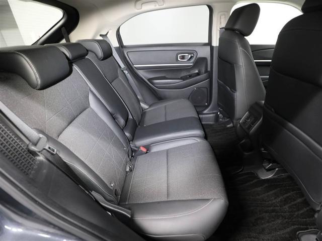 後席もゆとりあるスペースをしっかり確保しています。