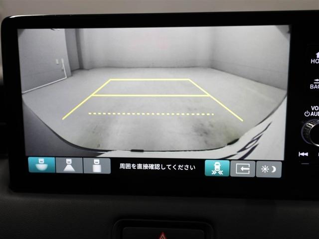 バックモニター装着車は後退時の強い味方です♪車庫入れや縦列駐車の際、後退操作の参考になるガイドラインをナビ画面に表示します。