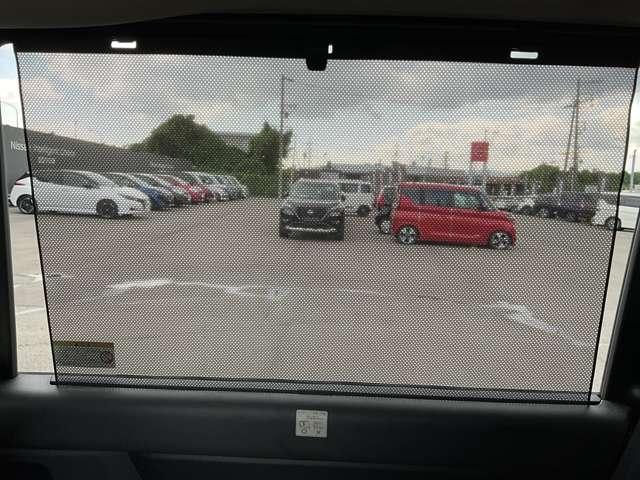 セレナ ｅ－４ＯＲＣＥ　ハイウェイスターＶ　１．４　ｅ－４ＯＲＣＥ　ハイウェイスターＶ　４ＷＤ　雹害車　メーカー装着メモリーナビ（6枚目）