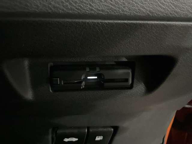 キックス Ｘ　ツートーンインテリアエディション　１．２　Ｘ　ツートーン　インテリアエディション　（ｅ－ＰＯＷＥＲ）　日産純正メモリーナビ（12枚目）