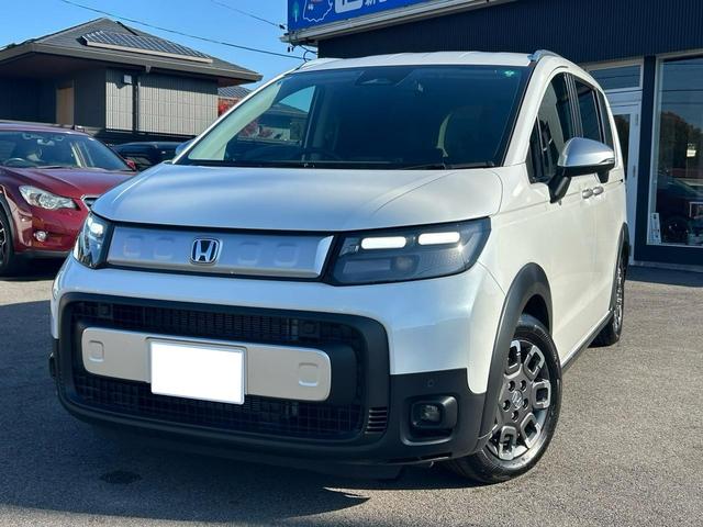 フリード ｅ：ＨＥＶクロスター　元試乗車／９インチ純正ナビ／両側電動スライドドア／純正ＥＴＣ／純正ドライブレコーダー／両席シートヒーター／スマートキー２個（2枚目）