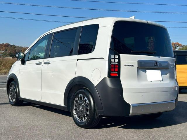 フリード ｅ：ＨＥＶクロスター　元試乗車／９インチ純正ナビ／両側電動スライドドア／純正ＥＴＣ／純正ドライブレコーダー／両席シートヒーター／スマートキー２個（8枚目）