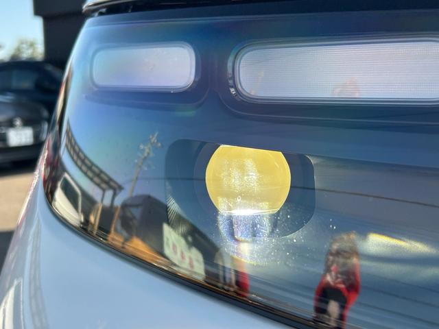 フリード ｅ：ＨＥＶクロスター　元試乗車／９インチ純正ナビ／両側電動スライドドア／純正ＥＴＣ／純正ドライブレコーダー／両席シートヒーター／スマートキー２個（10枚目）