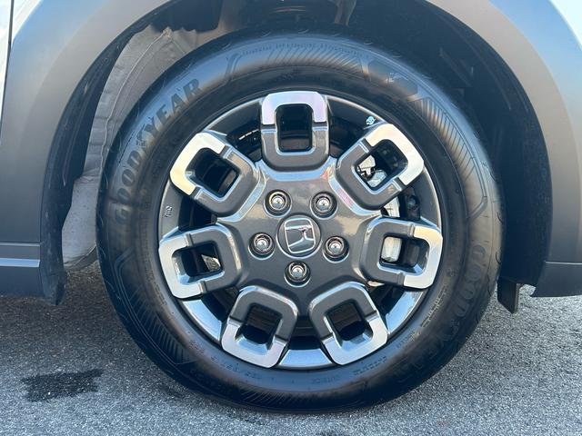 フリード ｅ：ＨＥＶクロスター　元試乗車／９インチ純正ナビ／両側電動スライドドア／純正ＥＴＣ／純正ドライブレコーダー／両席シートヒーター／スマートキー２個（12枚目）