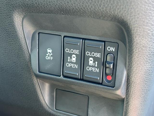 フリード ｅ：ＨＥＶクロスター　元試乗車／９インチ純正ナビ／両側電動スライドドア／純正ＥＴＣ／純正ドライブレコーダー／両席シートヒーター／スマートキー２個（22枚目）