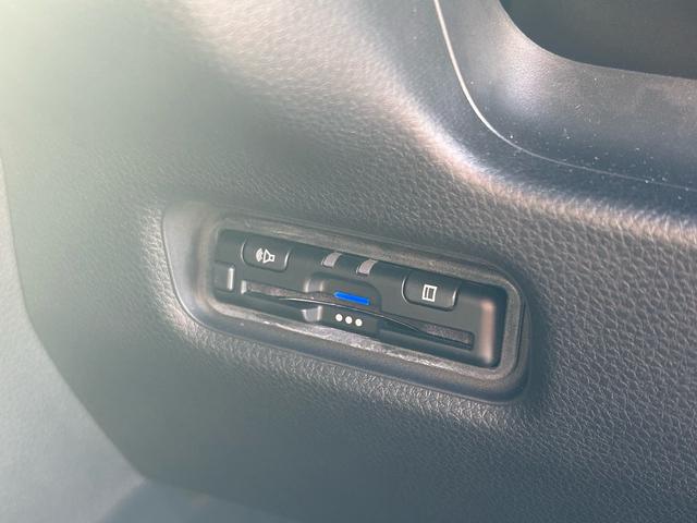 フリード ｅ：ＨＥＶクロスター　元試乗車／９インチ純正ナビ／両側電動スライドドア／純正ＥＴＣ／純正ドライブレコーダー／両席シートヒーター／スマートキー２個（23枚目）