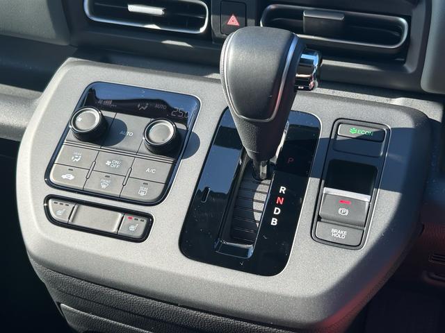 フリード ｅ：ＨＥＶクロスター　元試乗車／９インチ純正ナビ／両側電動スライドドア／純正ＥＴＣ／純正ドライブレコーダー／両席シートヒーター／スマートキー２個（25枚目）