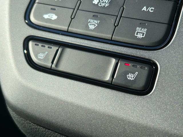 フリード ｅ：ＨＥＶクロスター　元試乗車／９インチ純正ナビ／両側電動スライドドア／純正ＥＴＣ／純正ドライブレコーダー／両席シートヒーター／スマートキー２個（26枚目）