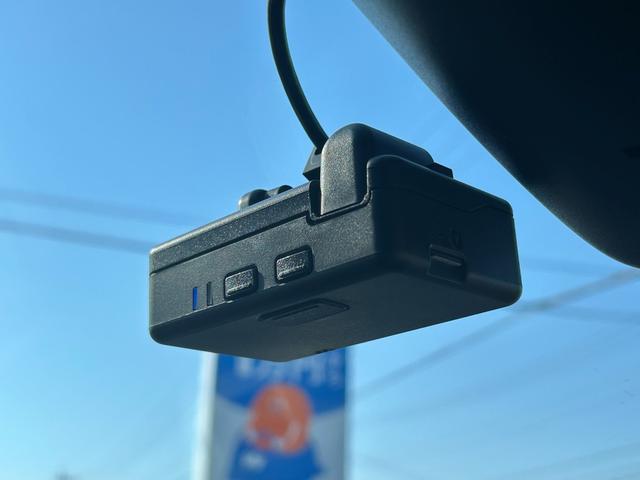 フリード ｅ：ＨＥＶクロスター　元試乗車／９インチ純正ナビ／両側電動スライドドア／純正ＥＴＣ／純正ドライブレコーダー／両席シートヒーター／スマートキー２個（27枚目）