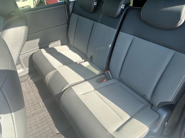 フリード ｅ：ＨＥＶクロスター　元試乗車／９インチ純正ナビ／両側電動スライドドア／純正ＥＴＣ／純正ドライブレコーダー／両席シートヒーター／スマートキー２個（29枚目）