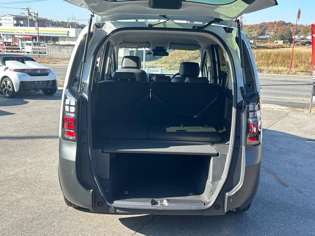 フリード ｅ：ＨＥＶクロスター　元試乗車／９インチ純正ナビ／両側電動スライドドア／純正ＥＴＣ／純正ドライブレコーダー／両席シートヒーター／スマートキー２個（31枚目）