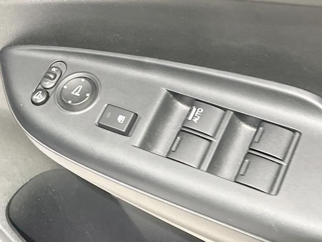 フィットハイブリッド Ｆパッケージ　禁煙車　純正ナビ　バックカメラ　Ｂｌｕｅｔｏｏｔｈ再生　ＥＴＣ　ドライブレコーダー　スマートキー　オートエアコン　革巻きステアリング　ステアリングスイッチ　１５インチアルミホイール　地デジ　ＤＶＤ再生（35枚目）