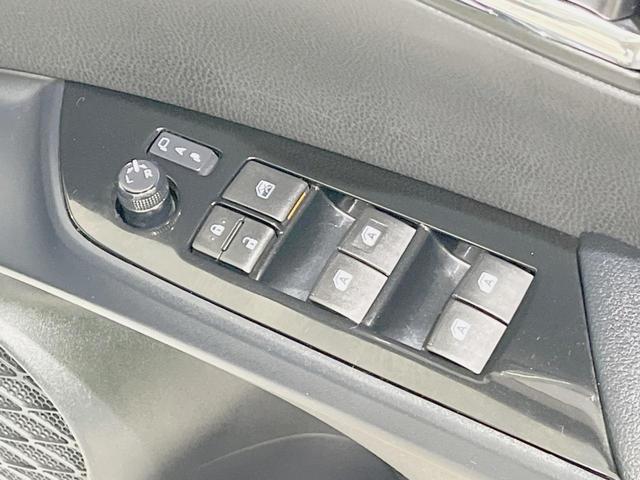 プリウス Sセーフティプラス 純正SDナビ バックカメラ 衝突被害軽減システム レーダークルーズ 禁煙車 ドラレコ コーナーセンサー スマートキー LEDヘッド ビルトインETC オートハイビーム 車線逸脱警報 オートライト(27枚目)