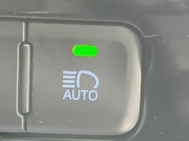 プリウス Sセーフティプラス 純正SDナビ バックカメラ 衝突被害軽減システム レーダークルーズ 禁煙車 ドラレコ コーナーセンサー スマートキー LEDヘッド ビルトインETC オートハイビーム 車線逸脱警報 オートライト(33枚目)