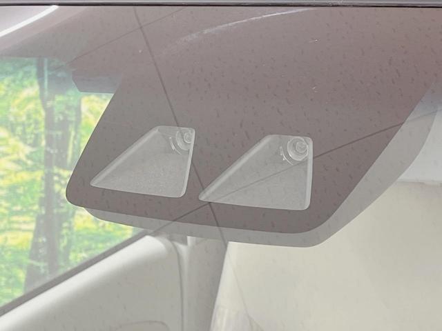 【スマートアシスト】走行中に前方の車両等を認識し、衝突しそうな時は警報とブレーキで衝突回避と被害軽減をアシスト。より安全にドライブをお楽しみいただけます。