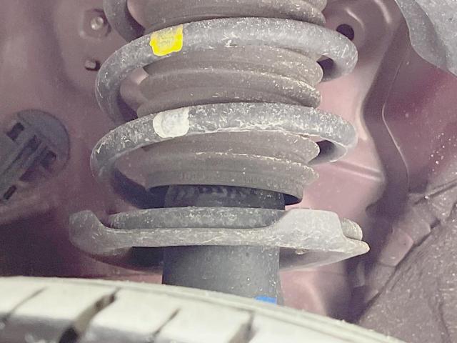 お車を安心してお乗りいただく為には、足回りの定期点検が欠かせません。サービスサポート（有償保証）では無料点検もご提供しており、安心のカーライフをお過ごしいただけるサポート体制が整っています。