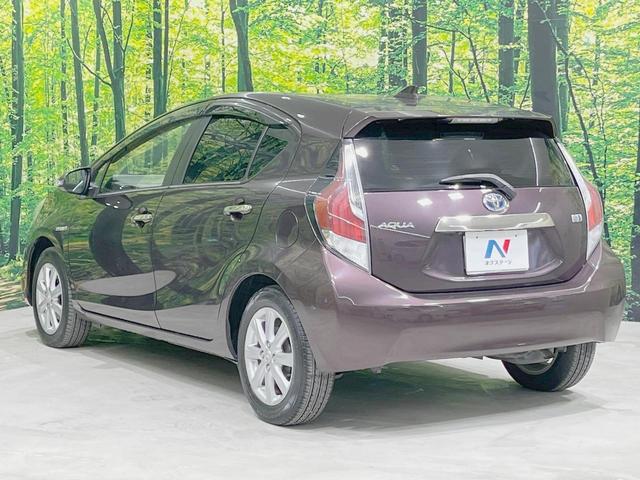 アクア Ｇ　中期型　純正ＳＤナビ　バックカメラ　禁煙車　シートヒーター　スマートキー　ＬＥＤヘッドライト　ＥＴＣ　クルコン　オートライト　Ｂｌｕｅｔｏｏｔｈ再生　ＣＤ　ＤＶＤ再生　フルセグ　革巻きステアリング（17枚目）