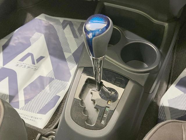 アクア Ｇ　中期型　純正ＳＤナビ　バックカメラ　禁煙車　シートヒーター　スマートキー　ＬＥＤヘッドライト　ＥＴＣ　クルコン　オートライト　Ｂｌｕｅｔｏｏｔｈ再生　ＣＤ　ＤＶＤ再生　フルセグ　革巻きステアリング（25枚目）